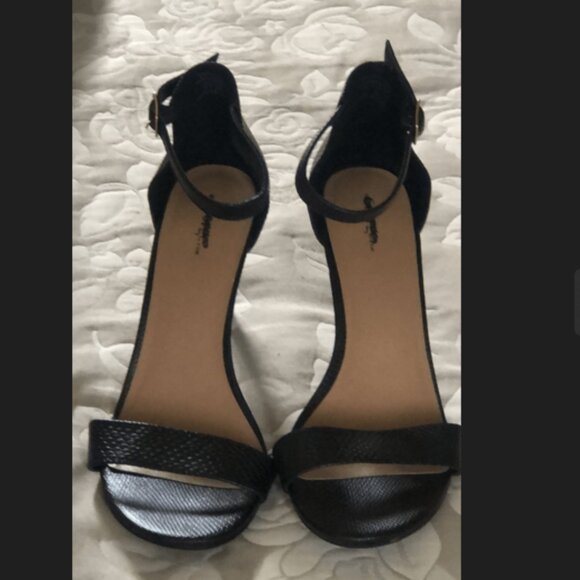 NWOT Strappy Stilletos - Picture 2 of 9
